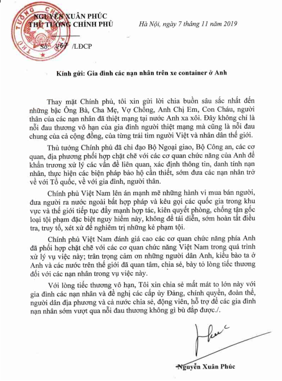 นายกรัฐมนตรีเหงวียนซวนฟุกแสดงความเสียใจต่อครอบครัวที่มีผู้เสียชีวิตในอังกฤษ