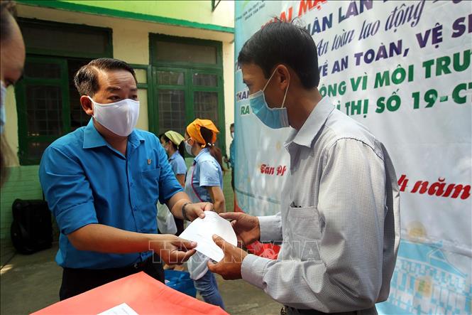 เดือนกรรมกรปี 2020 ธำรงงานทำเพื่อสร้างรายได้ให้แก่กรรมกรและผู้ใช้แรงงานอย่างมั่นคง