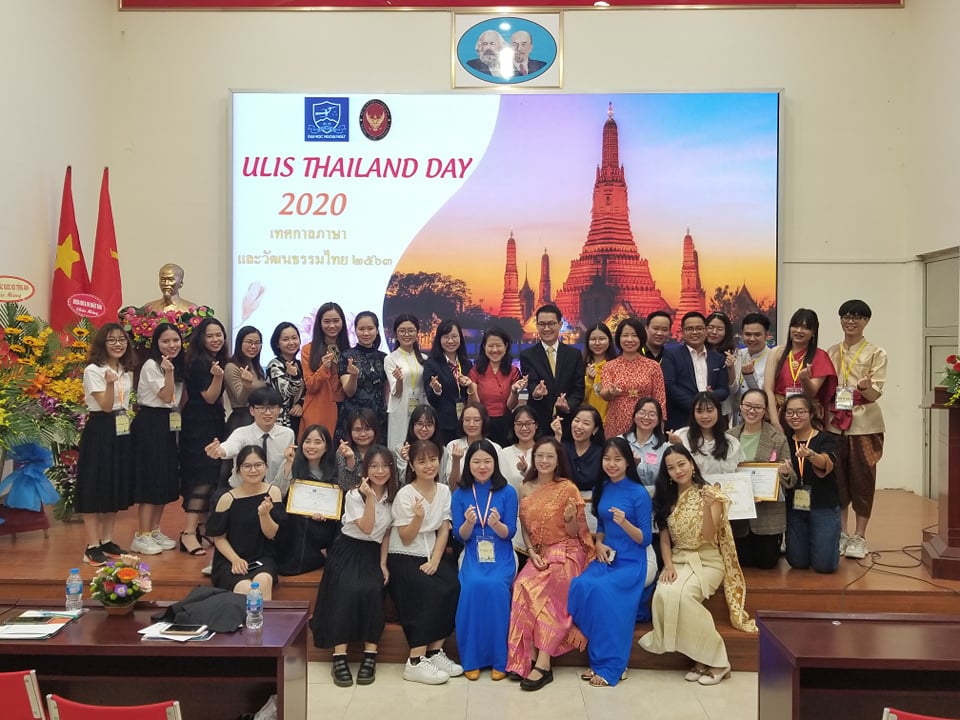 การพัฒนาหลักสูตรการเรียนการสอนวัฒนธรรมและภาษาไทยในมหาวิทยาลัยภาษาต่างประเทศสังกัดมหาวิทยาลัยแห่งชาติฮานอย