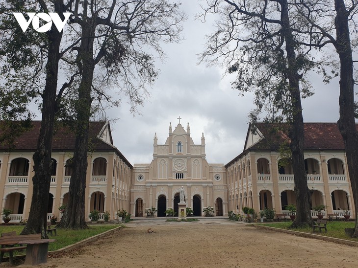 โรงเรียนสอนศาสนาคริสต์ Làng Sông กับร่องรอยของแหล่งกำเนิดของภาษาก๊วกหงือ