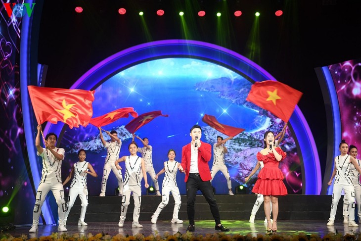 เปิดการประกวดแต่งเพลงในหัวข้อ “LET’S SING VIỆT NAM”
