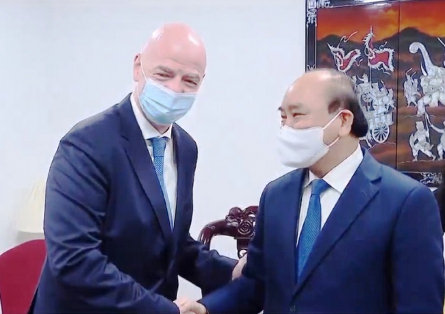 สหพันธ์ฟุตบอลนานาชาติ หรือ ฟีฟ่า ให้ความร่วมมือและสนับสนุนสหพันธ์ฟุตบอลเวียดนาม