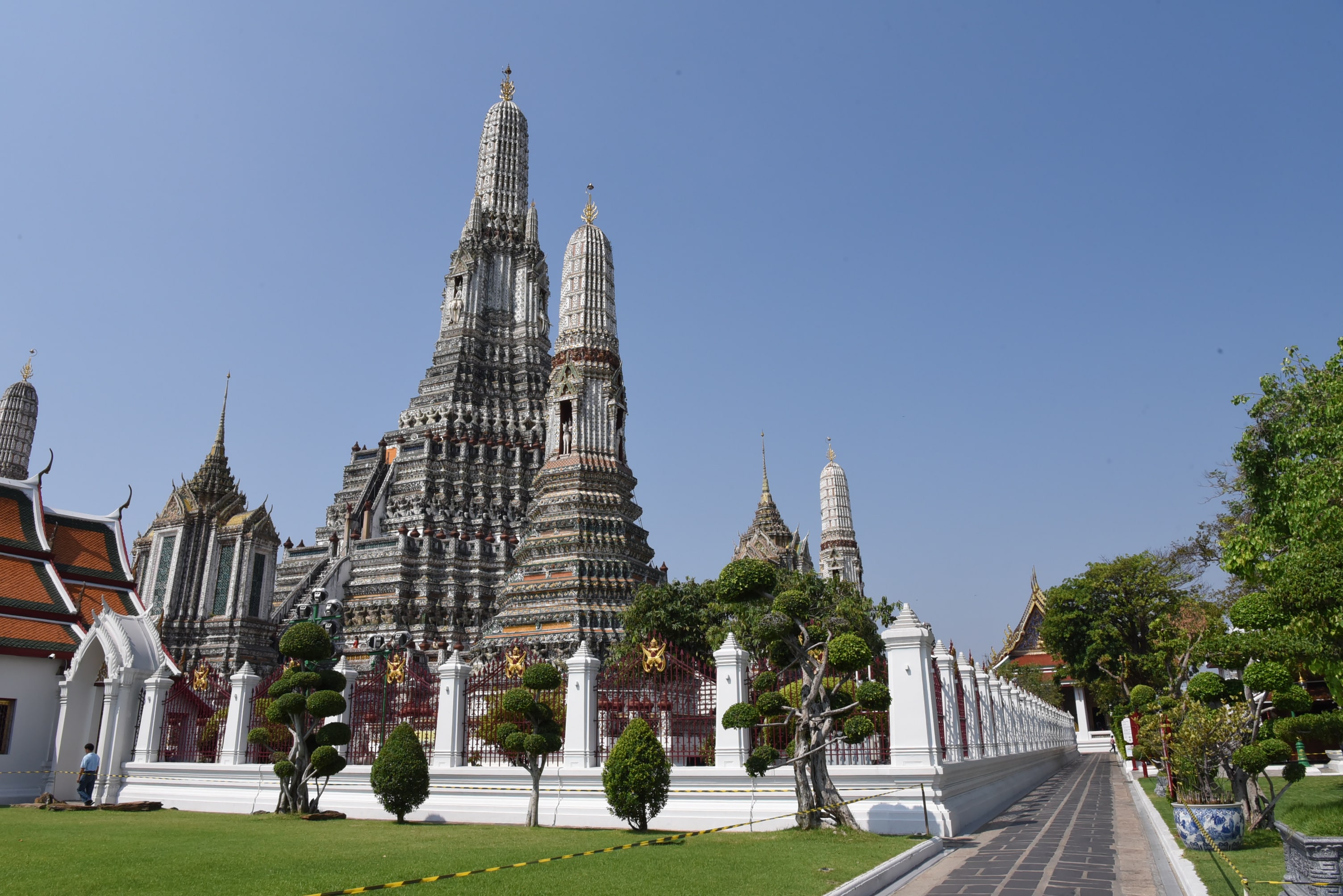 วัดอรุณราชวราราม สัญลักษณ์แห่งสถาปัตยกรรมและการท่องเที่ยวของประเทศไทย