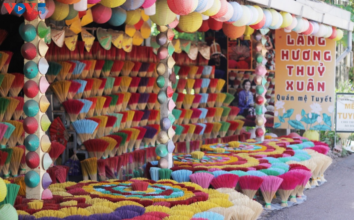 หมู่บ้านทำธูปถวีซวนในนครเว้