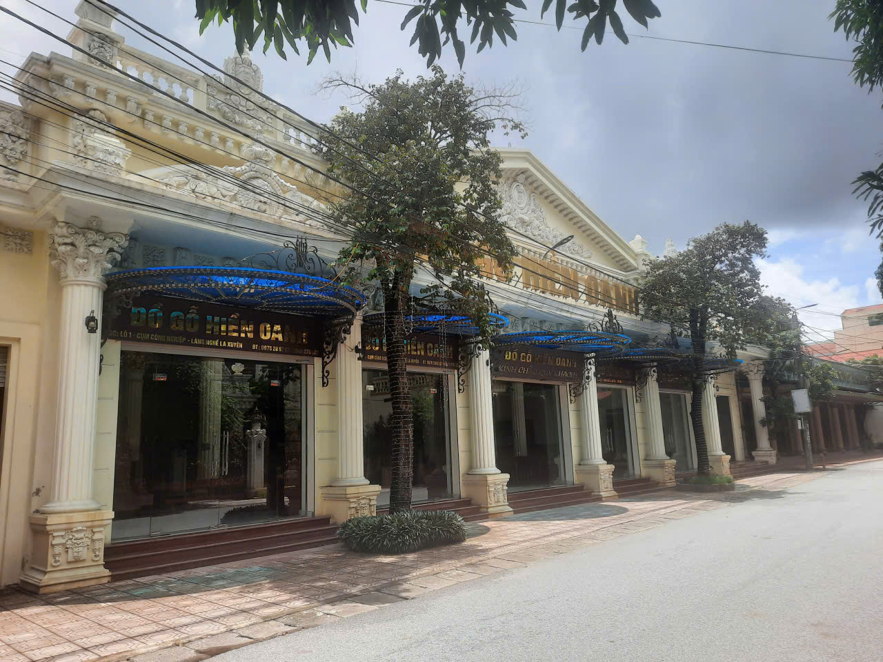 หมู่บ้านลาเซวียนมุ่งมั่นอนุรักษ์และพัฒนาอาชีพแกะสลักไม้พื้นเมือง