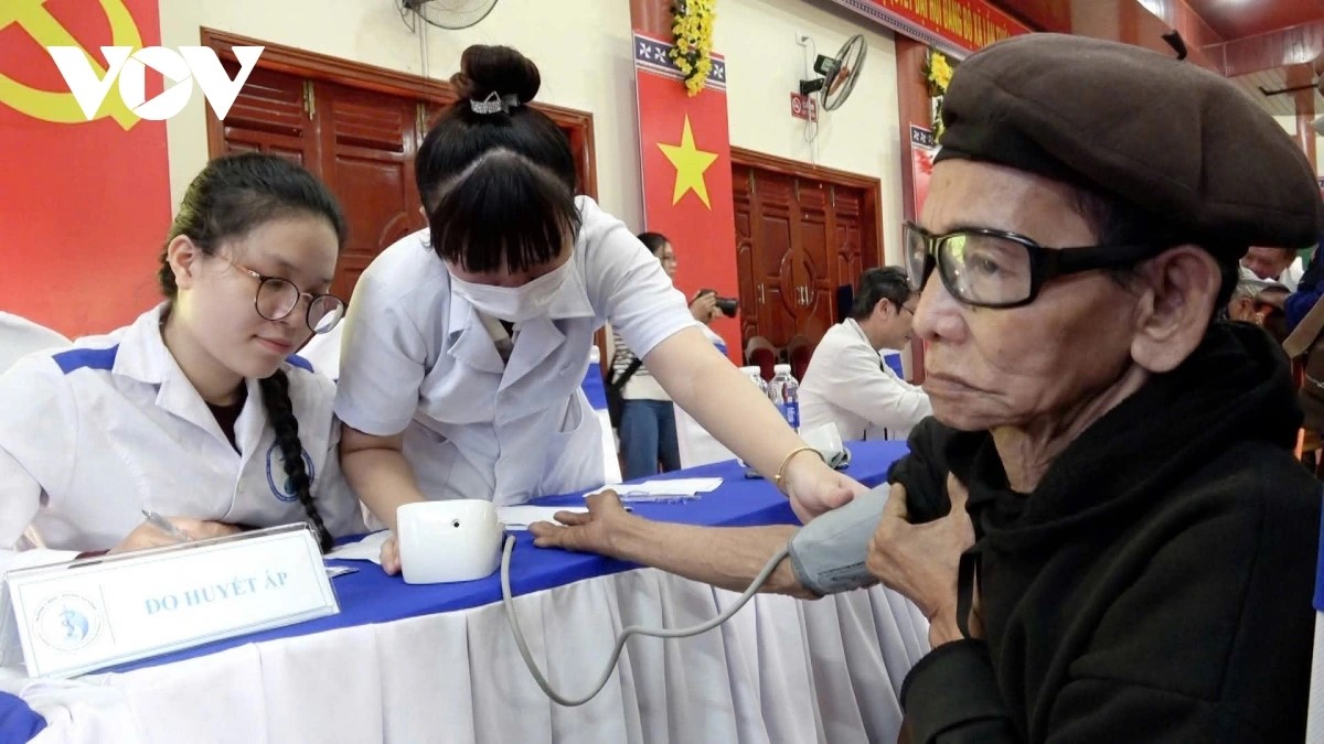 พัฒนาเศรษฐกิจพร้อมๆกับการค้ำประกันสวัสดิการสังคม