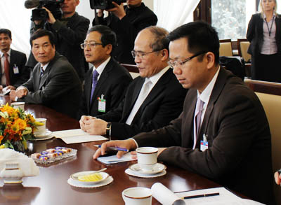 Actividades del Presidente parlamentario vietnamita en Polonia