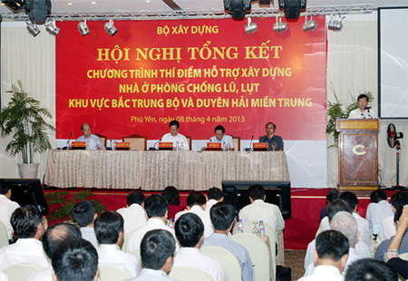 Construyen viviendas para pobres en zonas afectadas por inundaciones