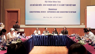 Simposio sobre mecanismos de protección constitucional de Vietnam