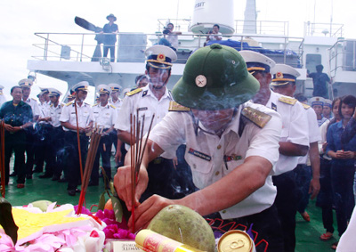 Homenaje póstumo a los mártires vietnamitas en el archipiélago de Truong Sa