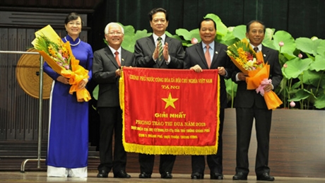 Conmemoración del 65 aniversario del llamamiento de Ho Chi Minh a la emulación patriótica