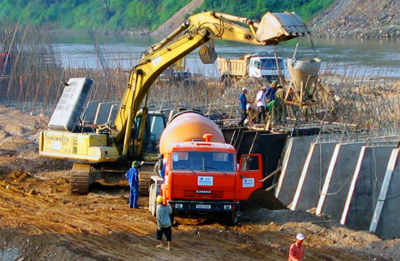 Leyes de licitación y de ahorro en debates parlamentarios