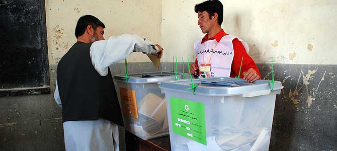 Presidente de Afganistán promulga ley electoral modificada