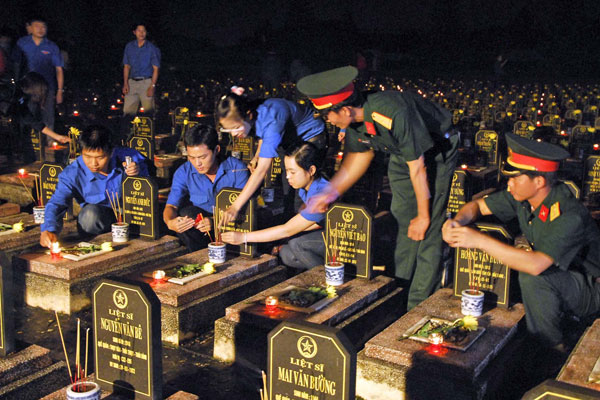 Homenaje en Vietnam a Mártires e Inválidos de Guerra