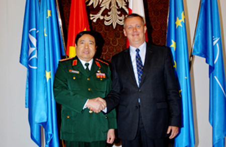 Vietnam fomenta la cooperación militar con Polonia