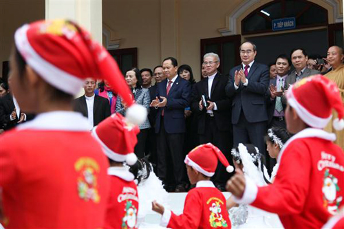 Vietnam sigue con actividades de felicitación navideña a comunidades cristianas