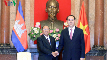 Altos dirigentes de Vietnam reciben al presidente del Parlamento camboyano