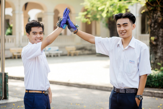Guante traductor, herramienta práctica para los sordomudos en Vietnam