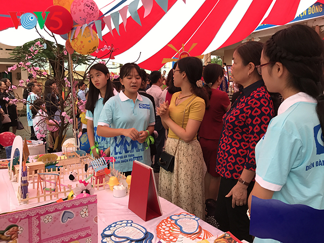 Dong Anh responde al Día Internacional de la Niña