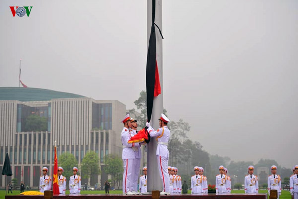Ciudadanos vietnamitas expresan el dolor ante la muerte del expresidente Le Duc Anh