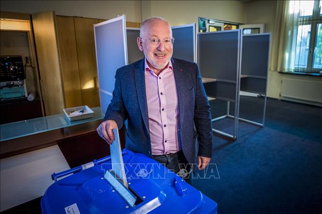 Inician elecciones del Parlamento Europeo en el Reino Unido y los Países Bajos