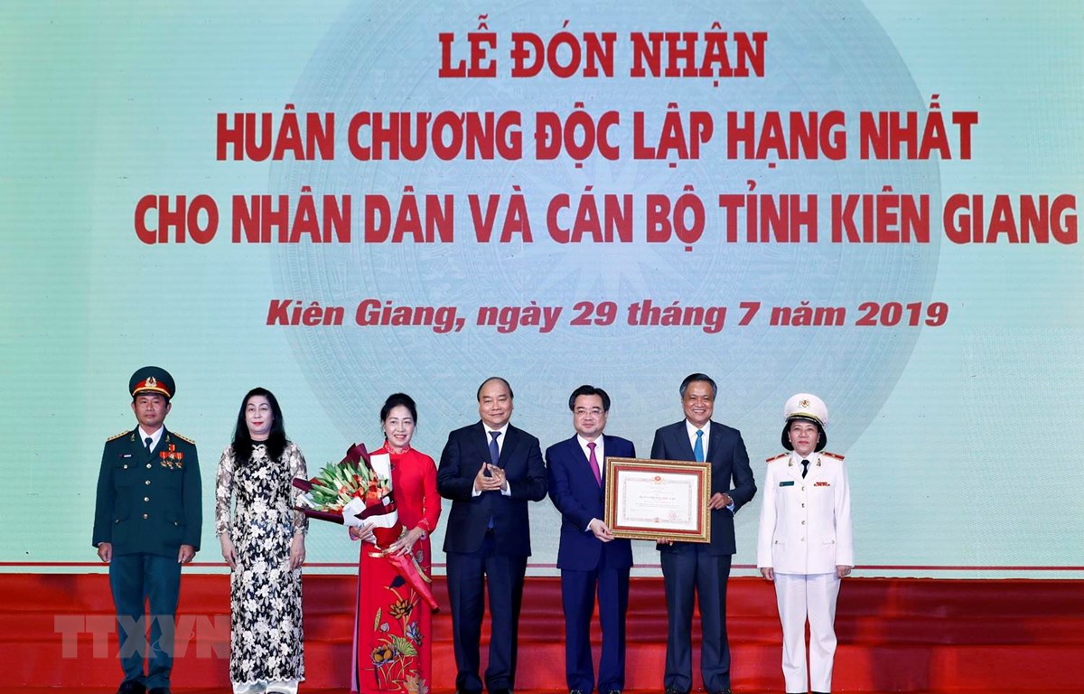 Premier vietnamita alaba aportes de compatriotas de Kien Giang al desarrollo provincial