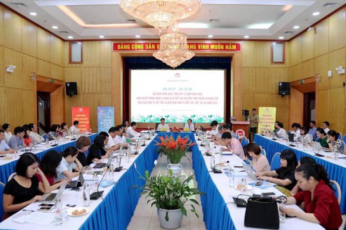 Vietnam evalúa 15 años de economía colectiva