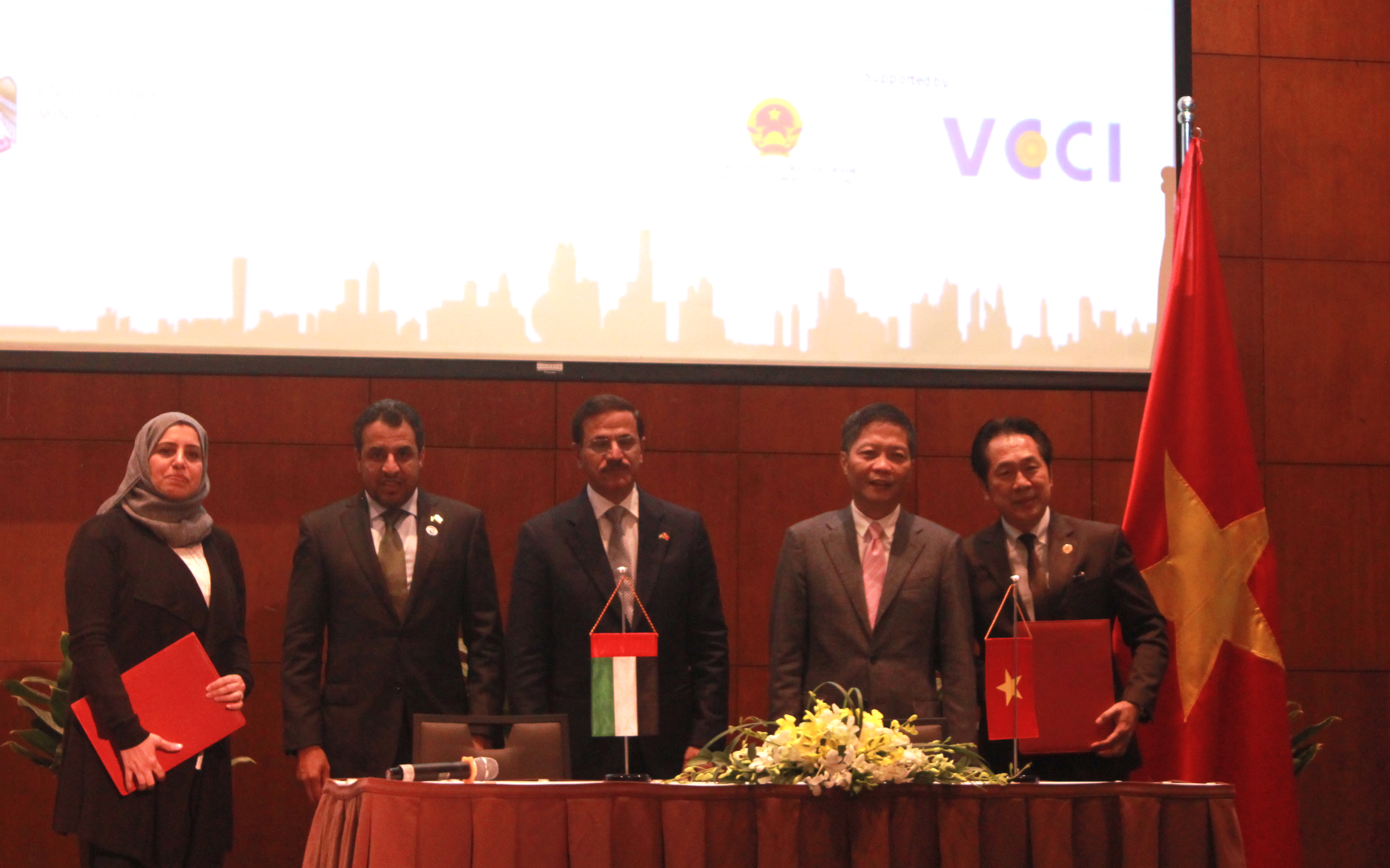 Vietnam y Emiratos Árabes Unidos impulsan cooperación multifacética