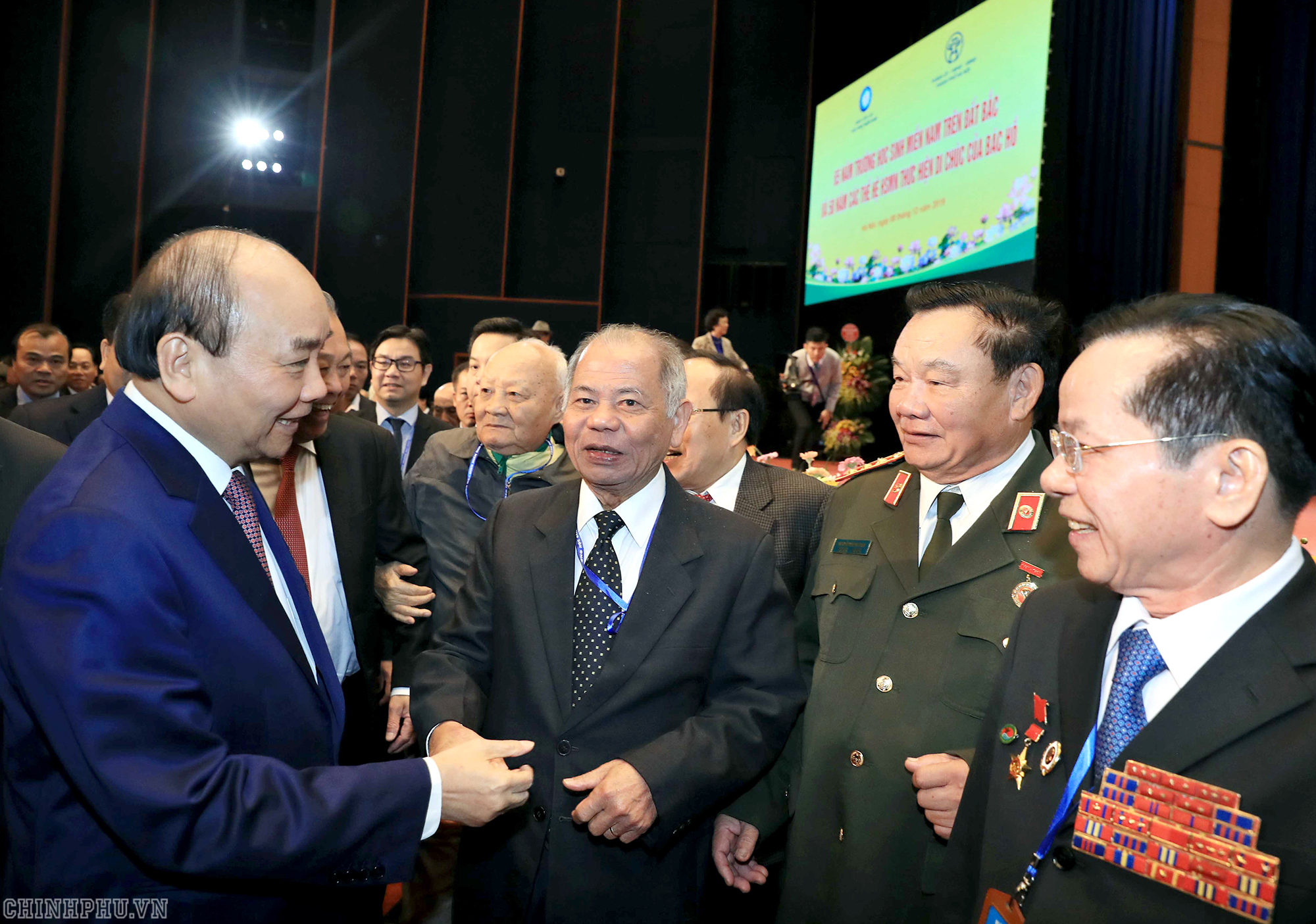 Primer ministro de Vietnam asiste al 65 aniversario de la escuela de cadetes para los compatriotas del Sur