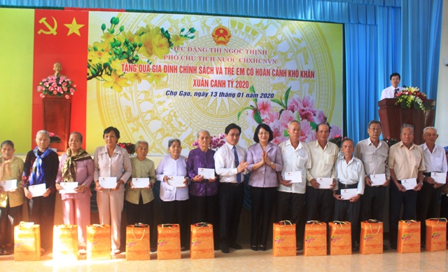 Vicemandataria vietnamita continúa con trabajo de apoyo a compatriotas necesitados en zona sureña