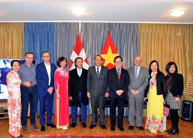 Vicepremier vietnamita visita a compatriotas en Suiza en vísperas del Año Nuevo Lunar 2020