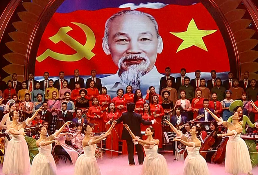 En Hanói espectáculo por 90 años de la fundación del Partido Comunista de Vietnam