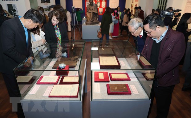 Resaltan huellas históricas del Partido Comunista de Vietnam en una exposición