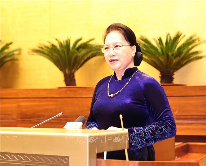 La líder del Legislativo recibe a los maestros y administradores de educación más sobresalientes de Vietnam