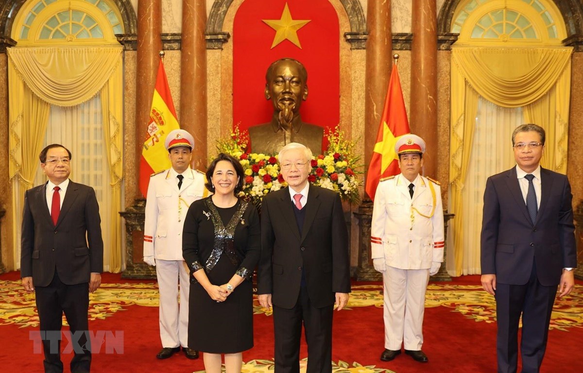 El máximo líder de Vietnam felicita a nuevos embajadores de España, Irán y Filipinas