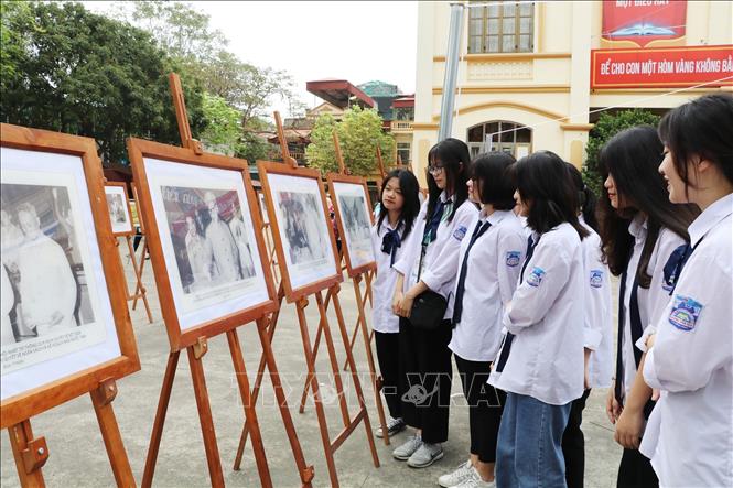 Resaltan el presidente Ho Chi Minh y las elecciones parlamentarias en exhibición fotográfica en Ninh Binh