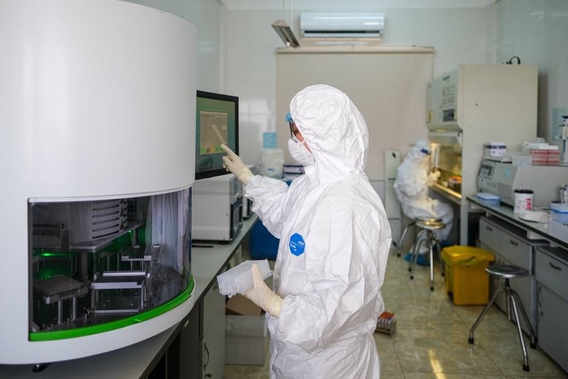 La rapidez en las pruebas masivas muestra un aumento de casos de covid-19 en Vietnam