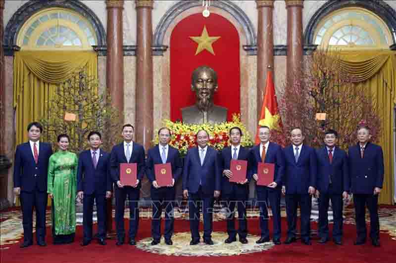 Nombramiento de nuevos embajadores y jefe de la representación diplomática de Vietnam en el extranjero