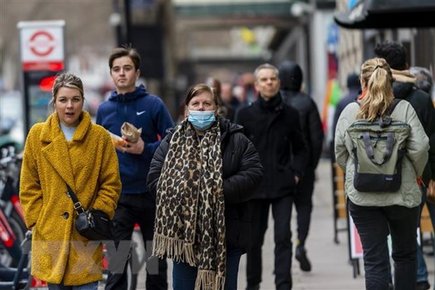 Más países anuncian el fin de las restricciones por el covid y la reapertura de fronteras