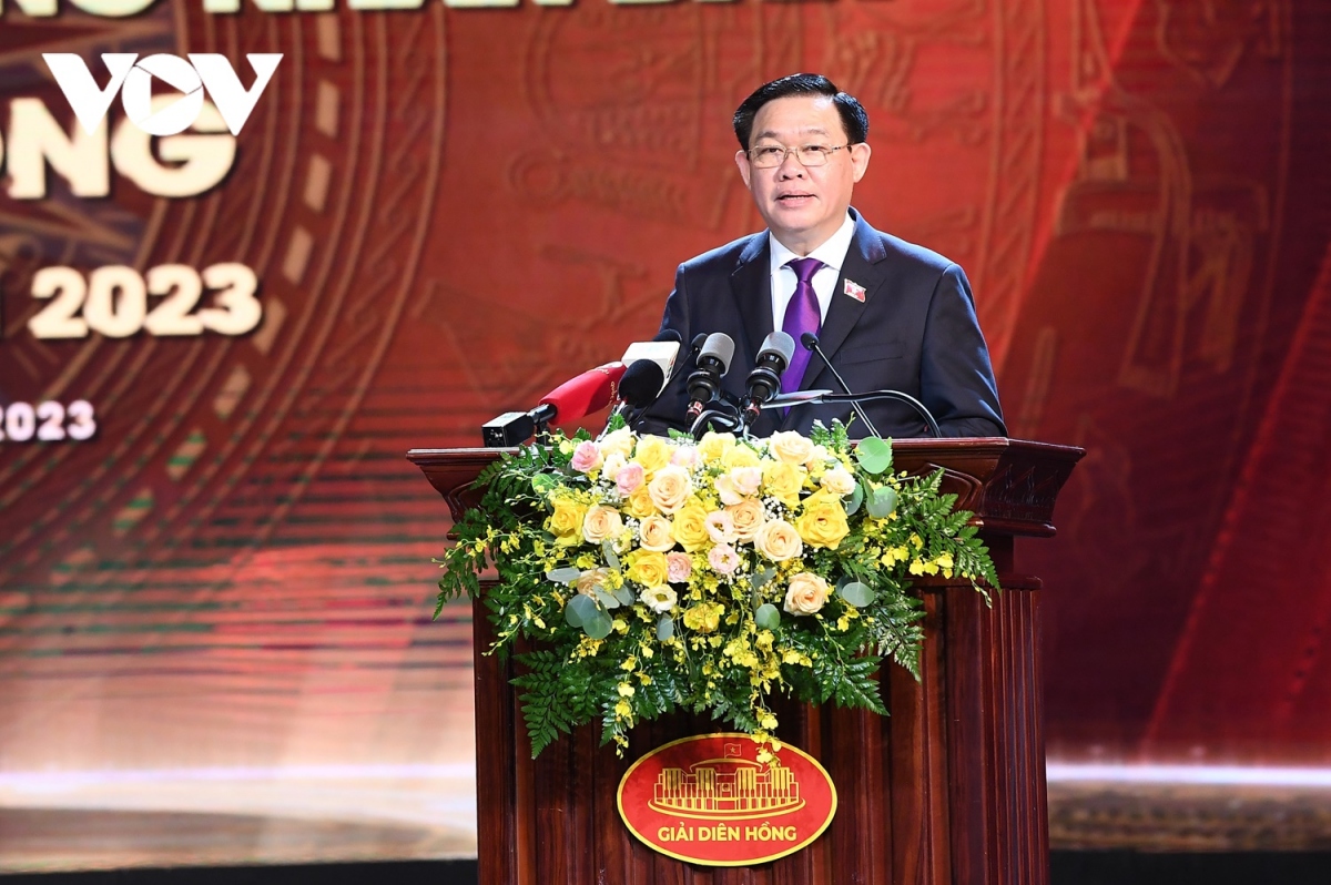La prensa es un canal de crítica intelectual y responsable del país, afirma presidente del Parlamento vietnamita