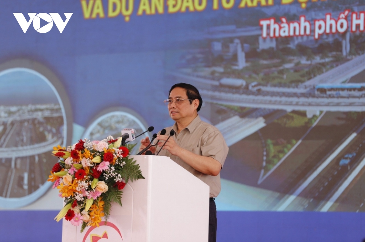 Comienza la construcción de carreteras importantes del país