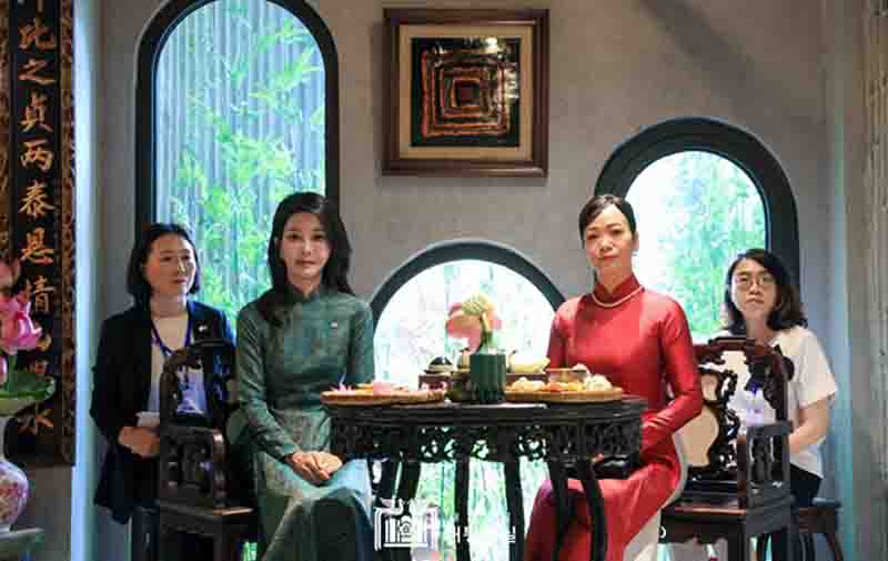 Primeras Damas de Vietnam y Corea del Sur comparten sentimientos sobre trajes tradicionales