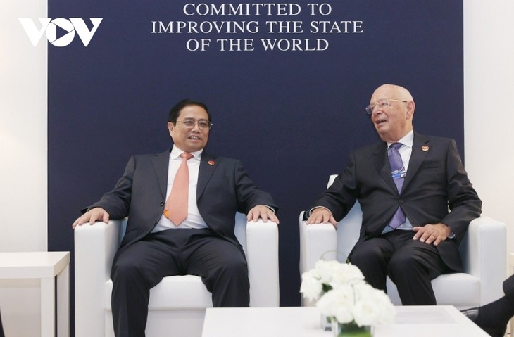 Foro Económico Mundial intensifica su cooperación con Vietnam