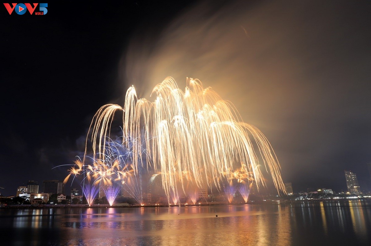 Francia e Italia finalistas en Festival Internacional de Fuegos Artificiales de Da Nang 2023