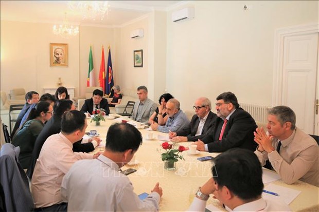 Debaten en Italia sobre el camino de Vietnam al socialismo