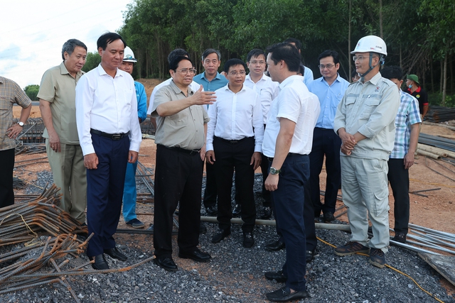 Primer Ministro supervisa el progreso de obras y proyectos claves en la provincia de Quang Tri