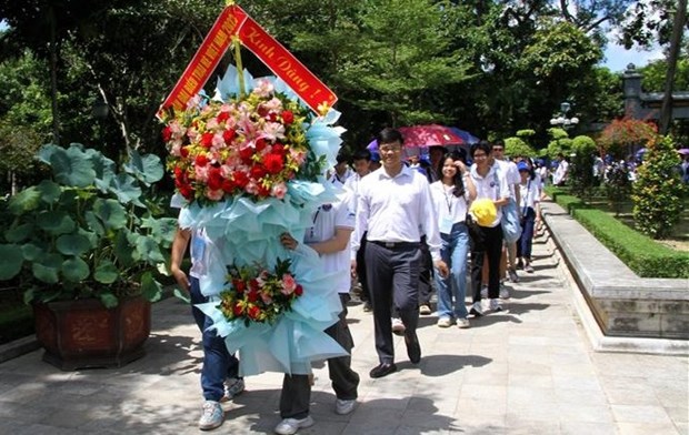 Jóvenes vietnamitas en el extranjero rinden tributo al Presidente Ho Chi Minh