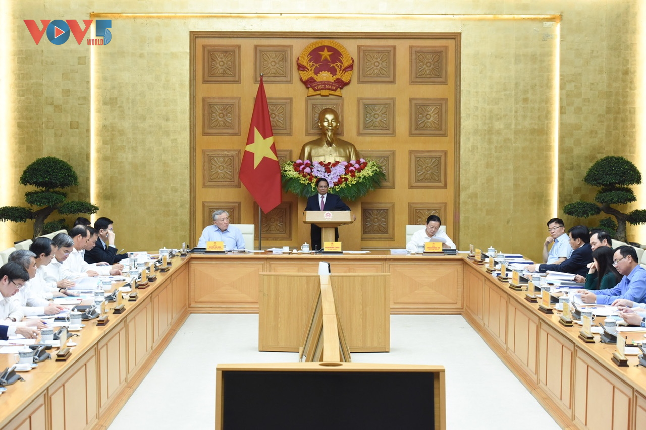 Primer Ministro de Vietnam orienta el desarrollo de la economía privada