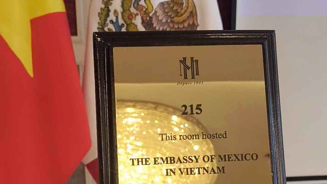 Placa conmemorativa honra primera sede de Embajada de México en Vietnam