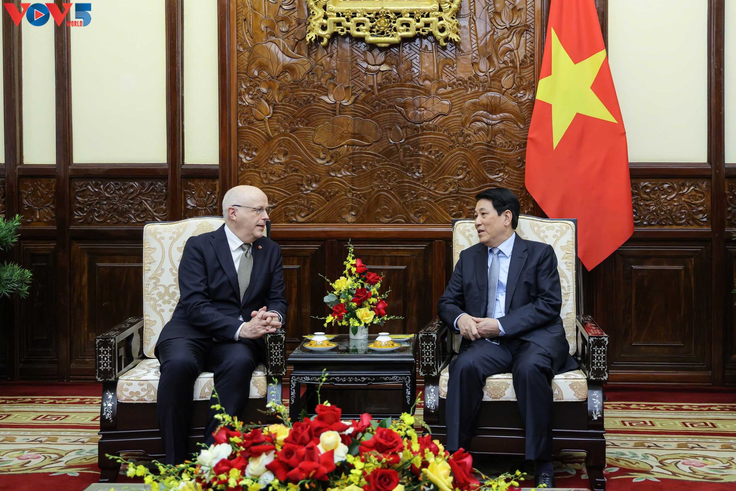 Presidente de Vietnam recibe al embajador de Finlandia al término de su misión diplomática